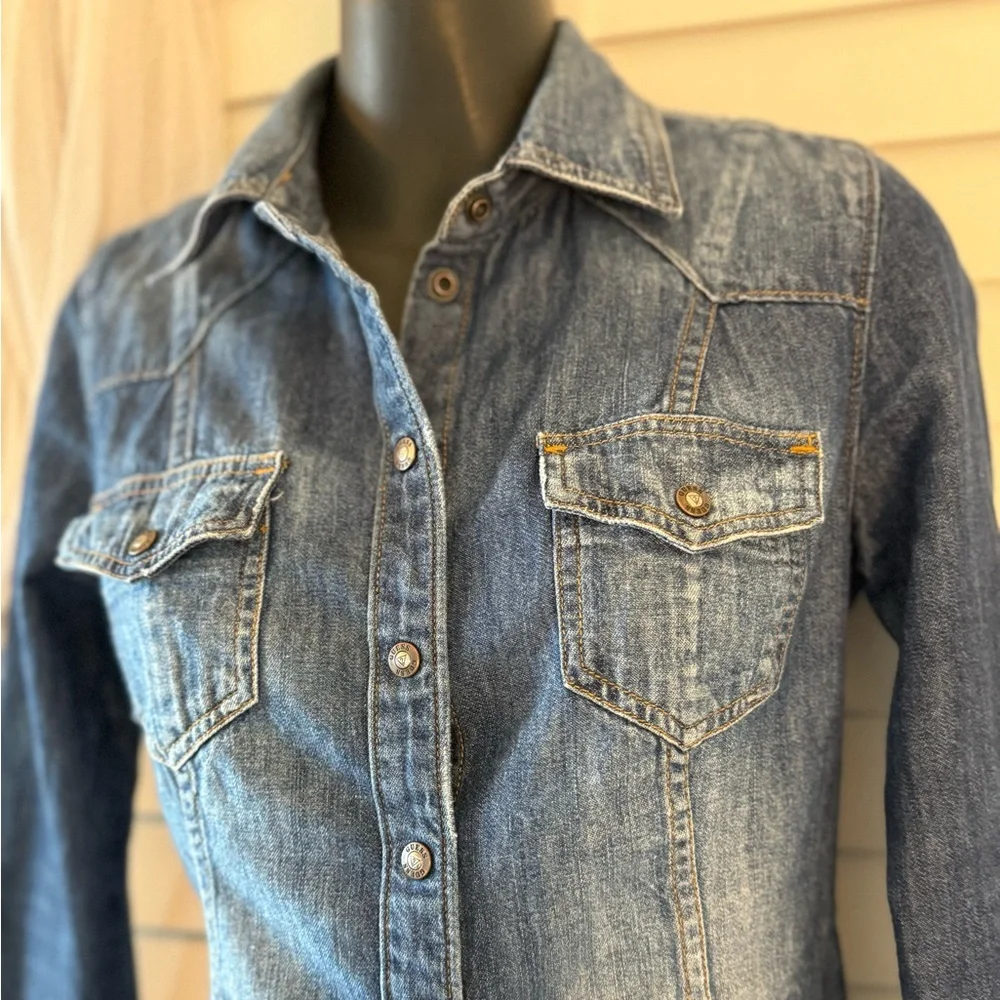 💙 Guess Blue Denim Snapped Button-Down 1981 Shirt Size Small/Extra Small - Picture 4 of 7